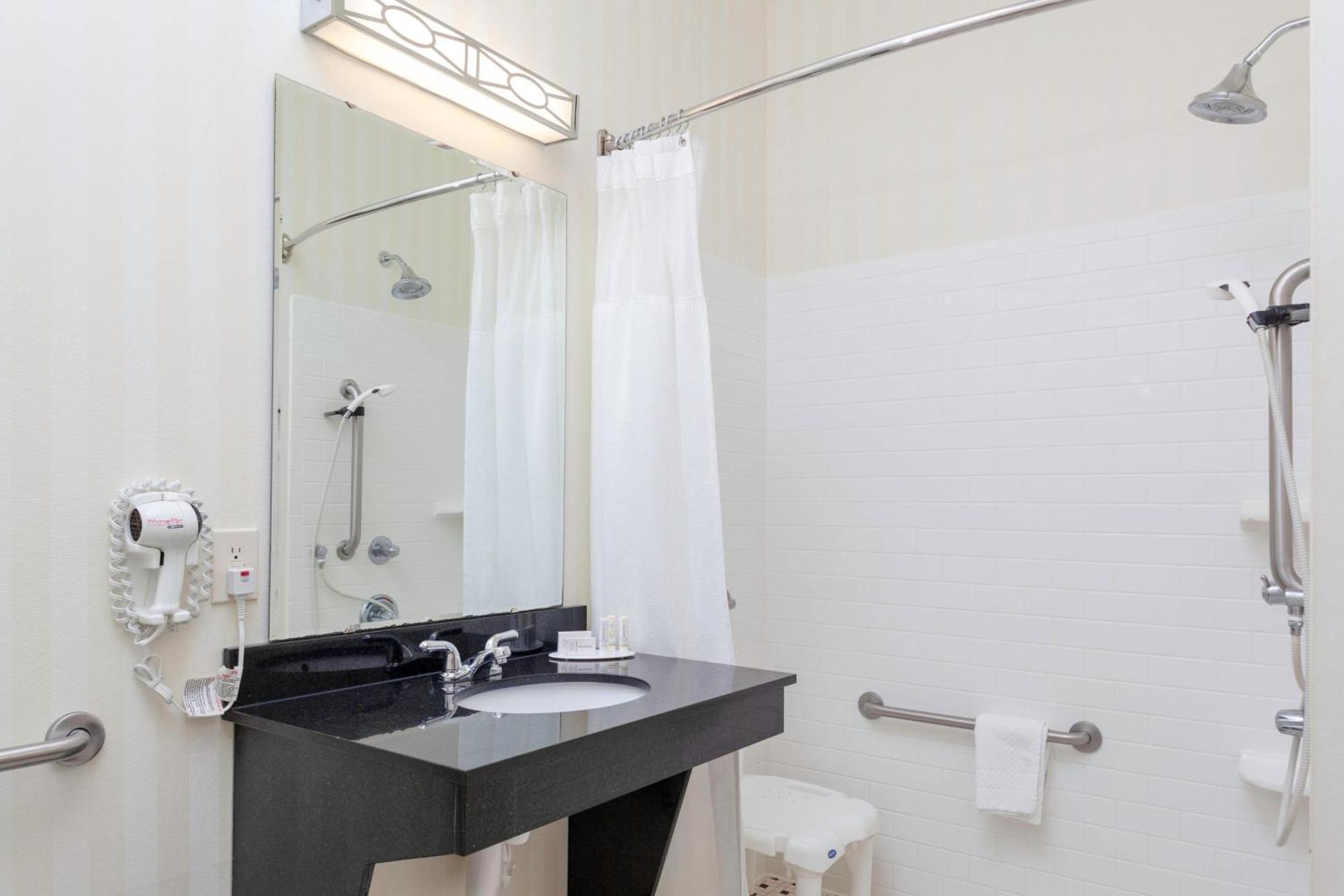 Fairfield Inn And Suites By Marriott Seymour Ngoại thất bức ảnh
